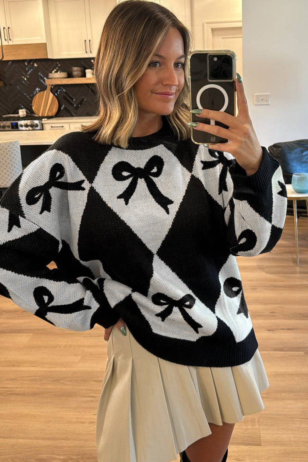 Black Bow Pattern 2-tone Rhombus Knit Loose Sweater